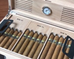 COHIBA BEHIKE HUMIDOR 30 Cigars